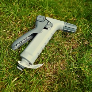 Zraszacz ręczny pistoletowy z regulacją strumienia GreenStar