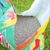 Nawóz jesienny do trawnika z mączką bazaltową 16 kg Vegano